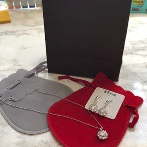 NWT Swarovski Element Crystal Flower Set